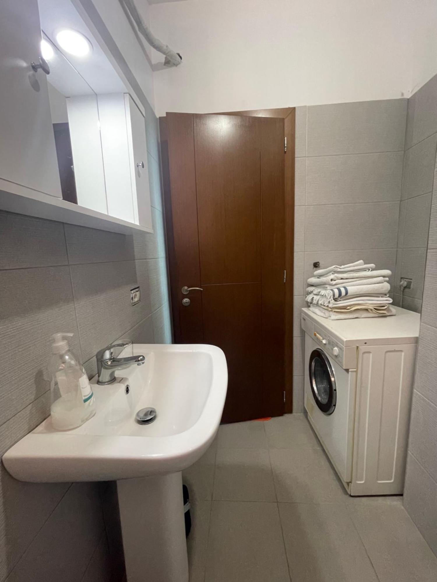 טיראנה Bajovah Apartments & Restaurant מראה חיצוני תמונה