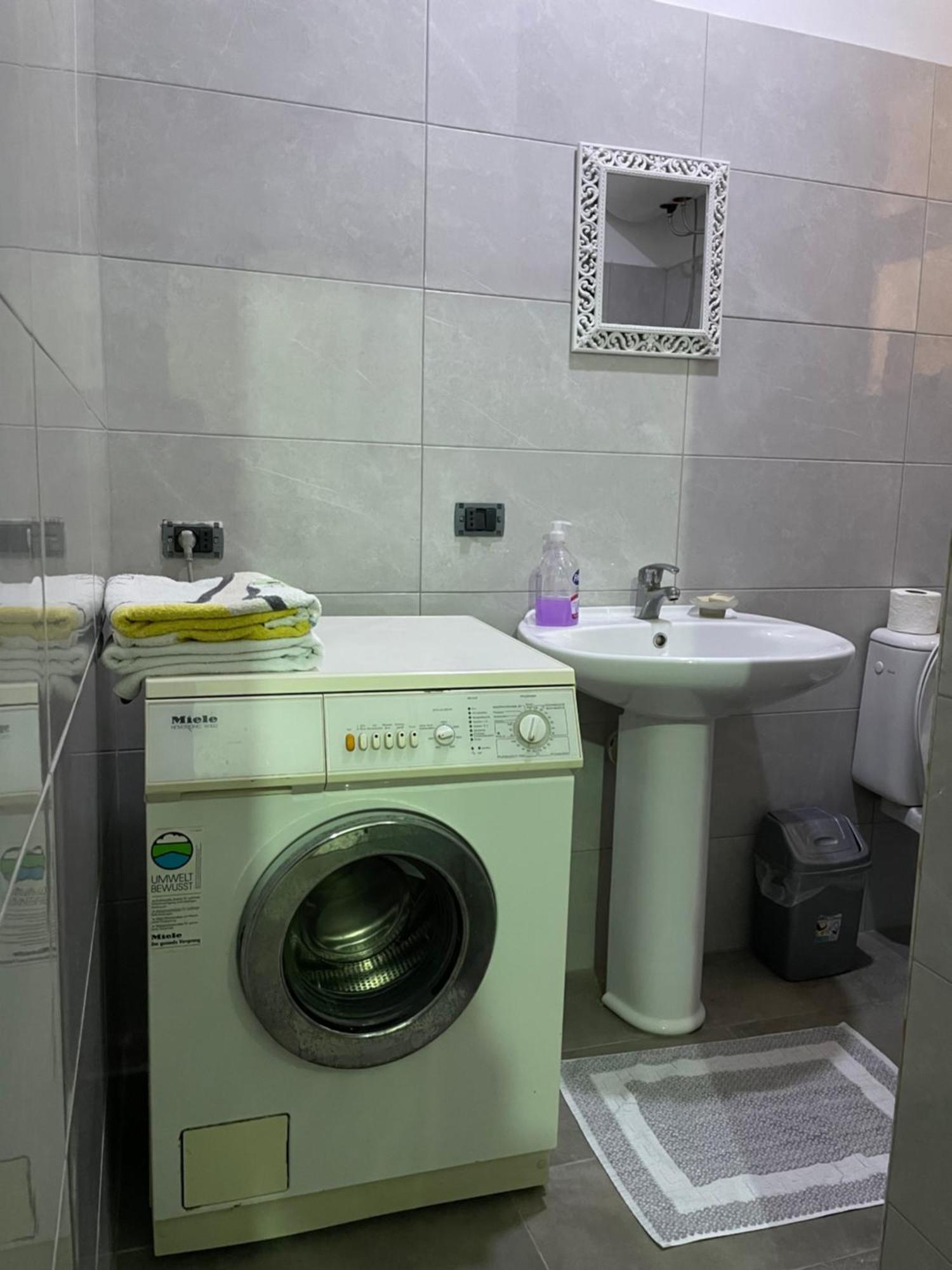 טיראנה Bajovah Apartments & Restaurant מראה חיצוני תמונה
